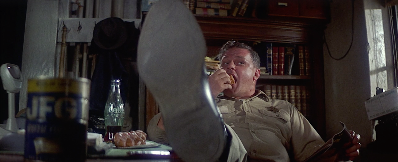 Charles Durning as Deputy Hunnicutt